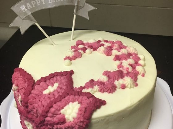 In the kitchen : Red velvet cake : Baked by Rania | UAE MOMS | #1 Social Community Group for all Women in UAE 